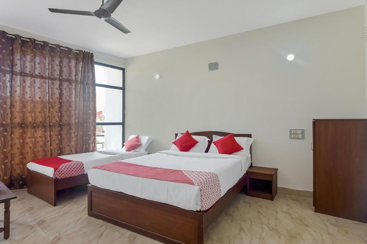 Oyo 13581 Hotel Raj Madikeri Esterno foto