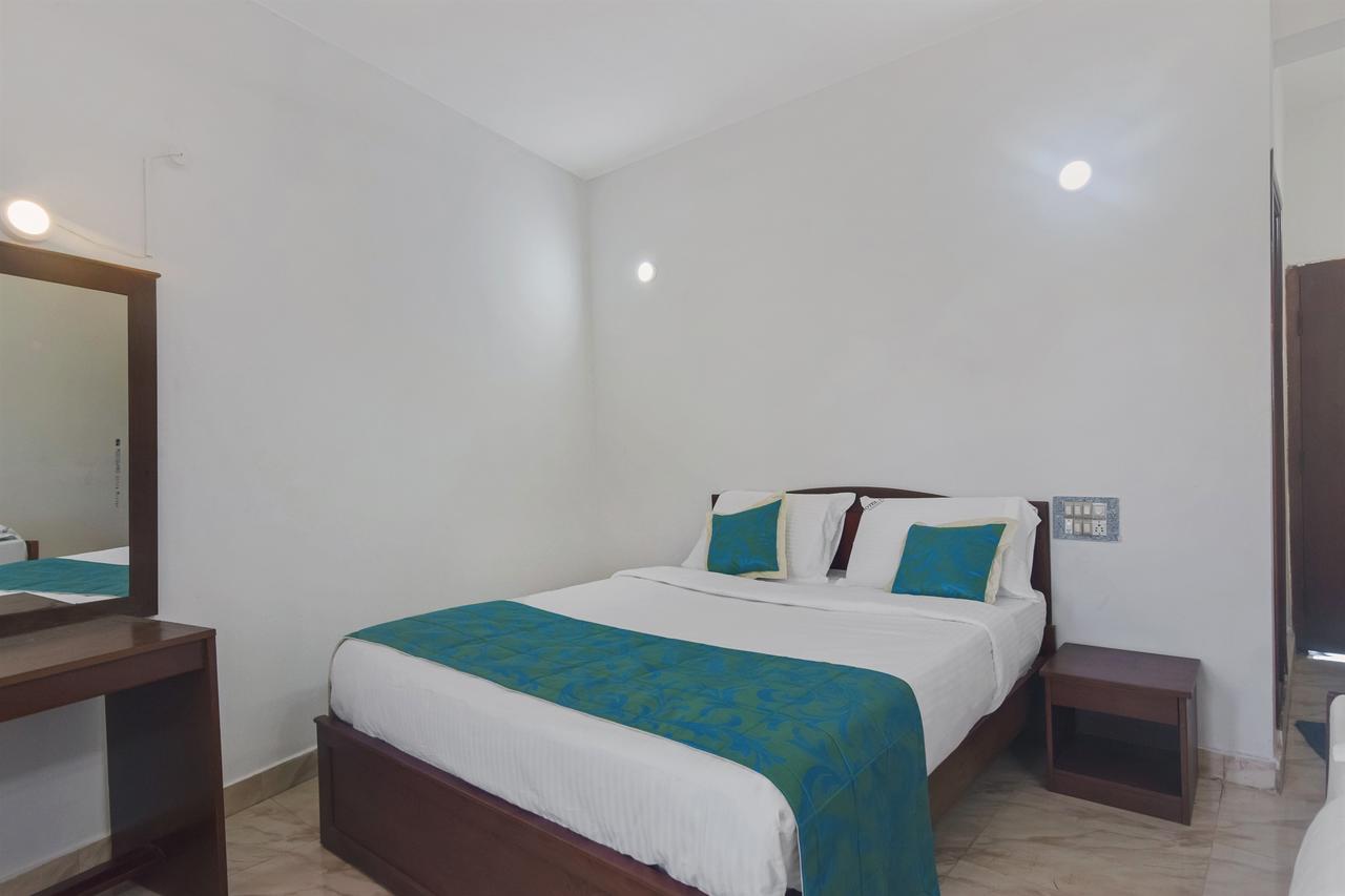 Oyo 13581 Hotel Raj Madikeri Esterno foto