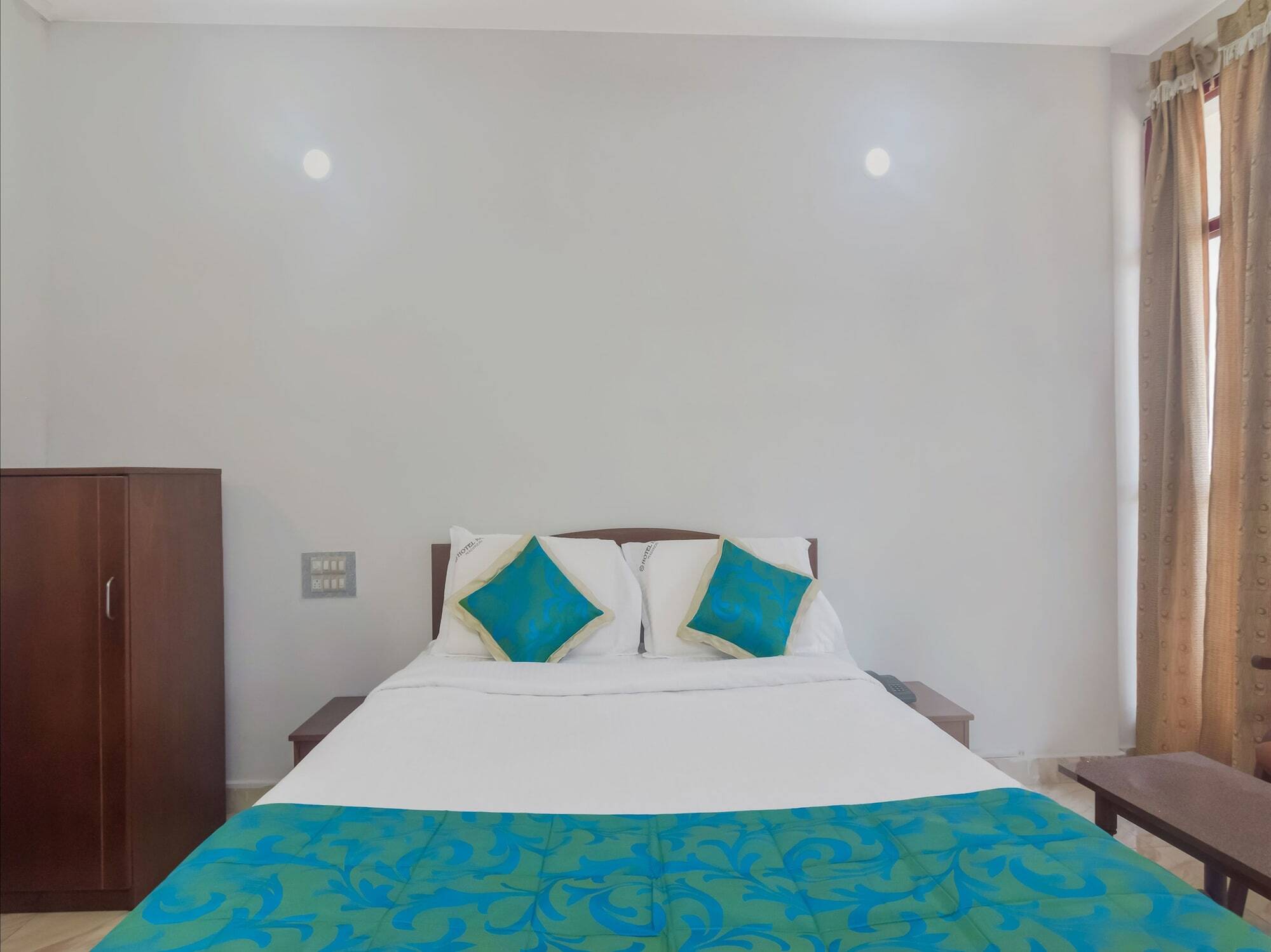 Oyo 13581 Hotel Raj Madikeri Esterno foto